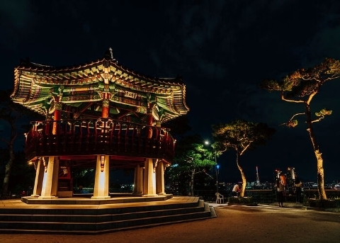 Pemandangan malam di Eungbongsan Mountain